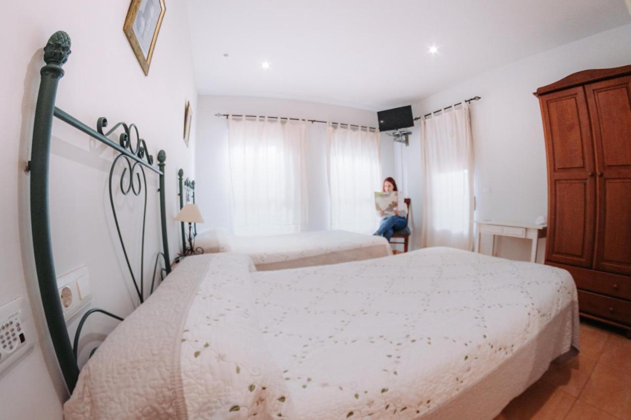Hotel Delphos Moraleja Luaran gambar