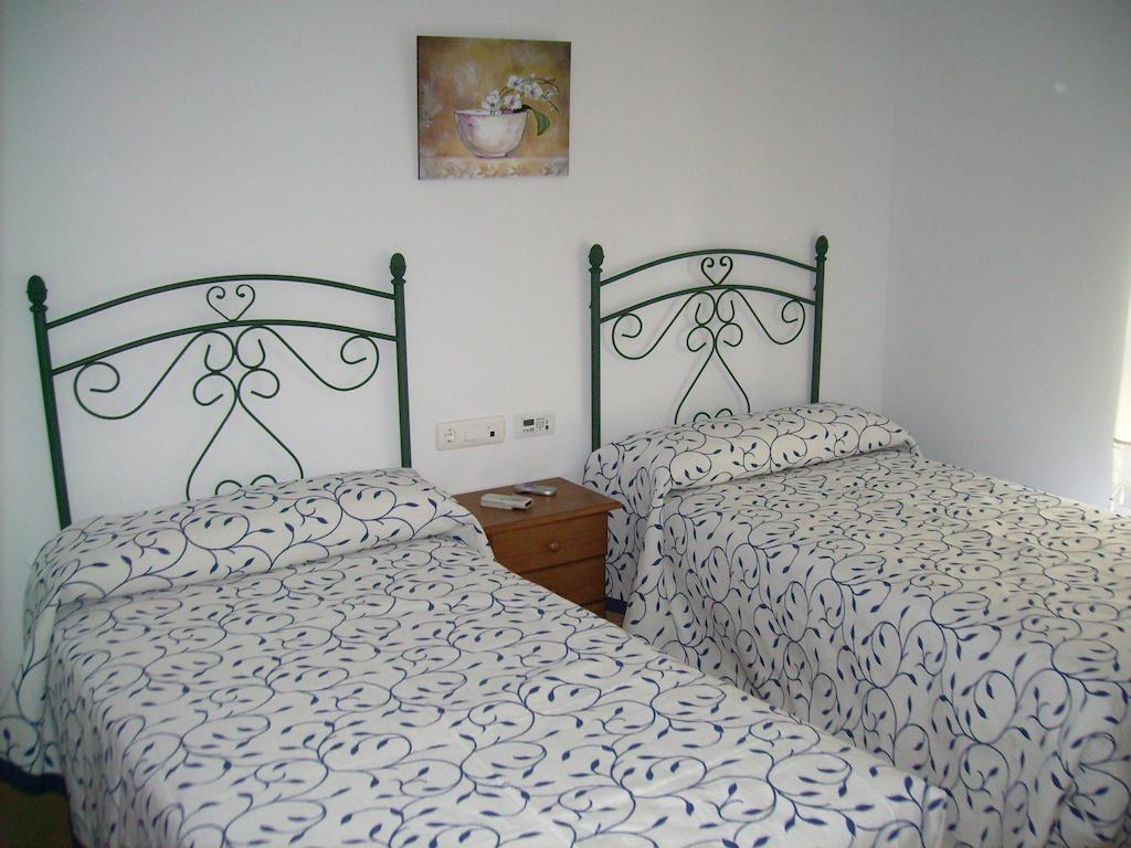 Hotel Delphos Moraleja Bilik gambar
