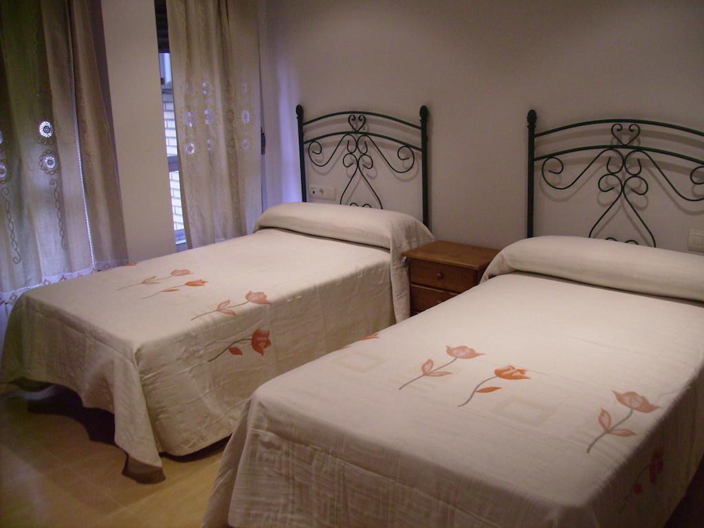 Hotel Delphos Moraleja Bilik gambar